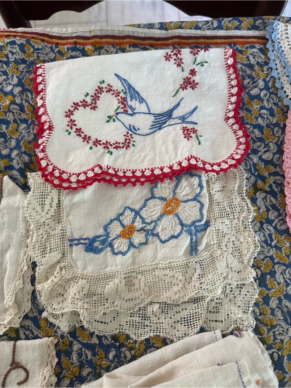 Vintage Linens Dollie’s, runners etc - Picture 3 of 9